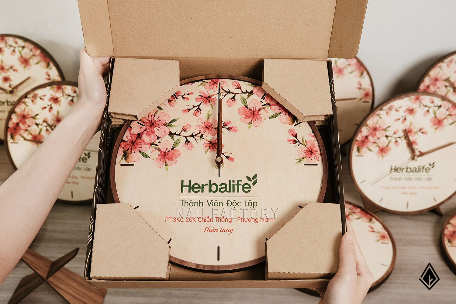 Đồng hồ gỗ để bàn