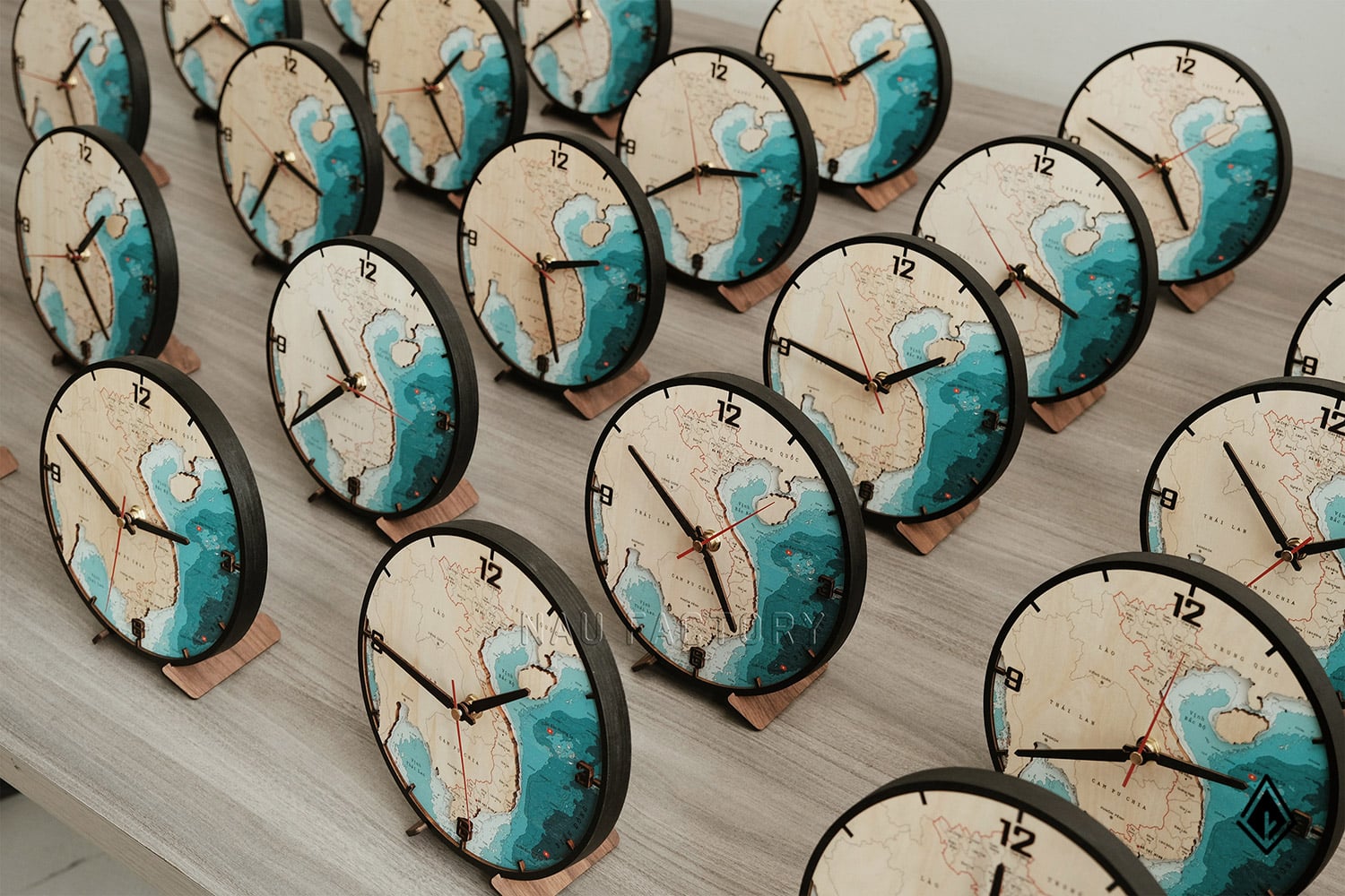 đồng hồ gỗ bản đồ Việt Nam