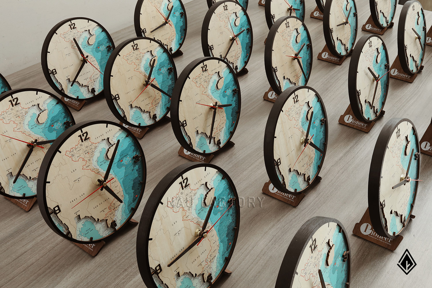 đồng hồ gỗ bản đồ Việt Nam