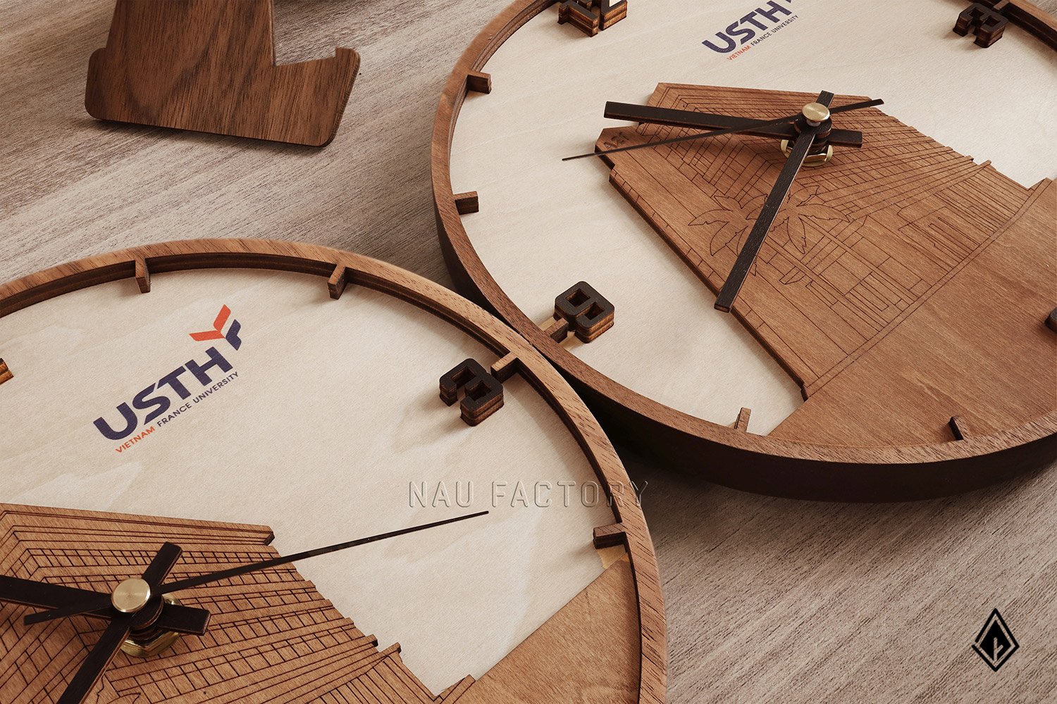 Đồng hồ gỗ custom tòa nhà