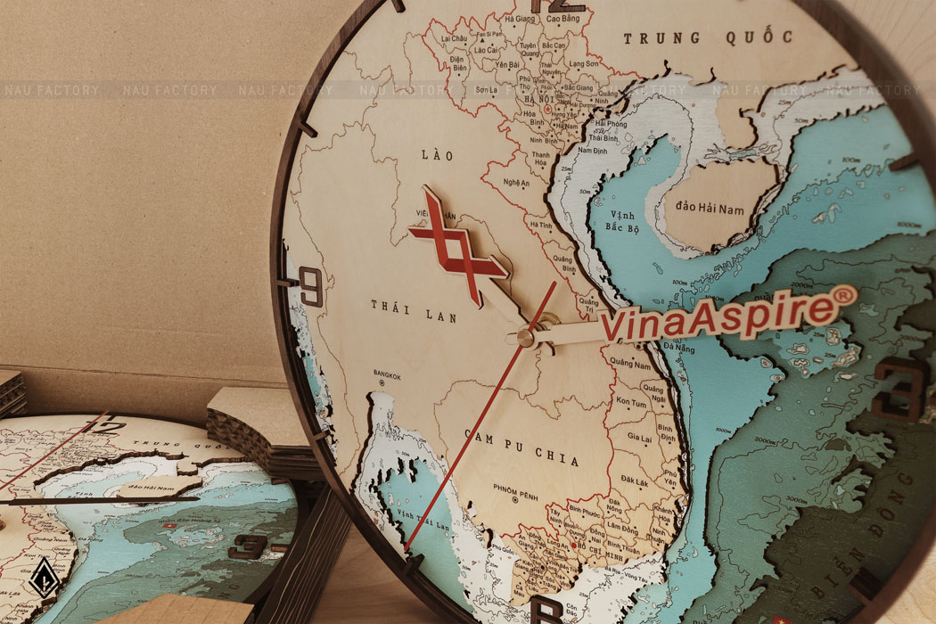 Kim đồng hồ càng tạo nên chất nghệ cho chiếc đồng hồ gỗ bản đồ Việt Nam.