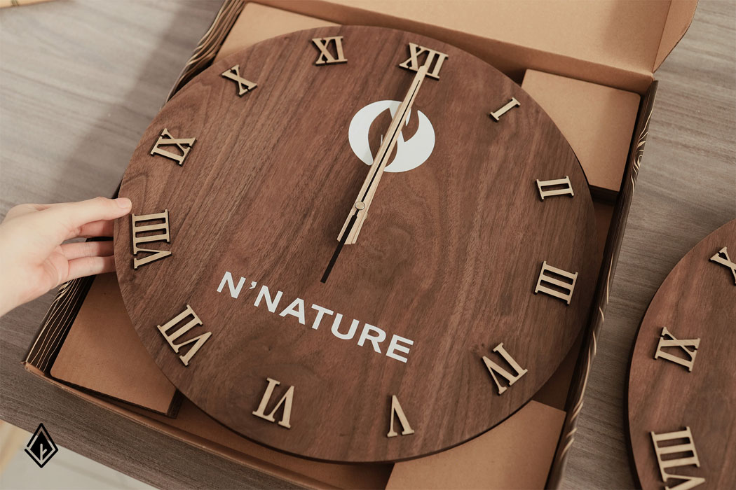Đồng hồ thuần gỗ số la mã cao cấp mang vẻ đẹp vừa hiện đại pha chút cổ điển