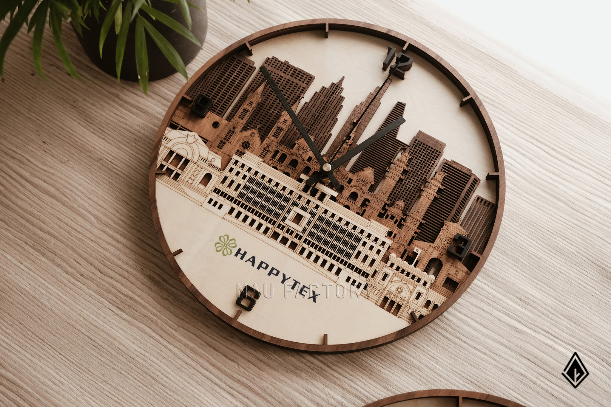Happytex tạo ấn tượng khó quên với set quà gỗ cá nhân hóa