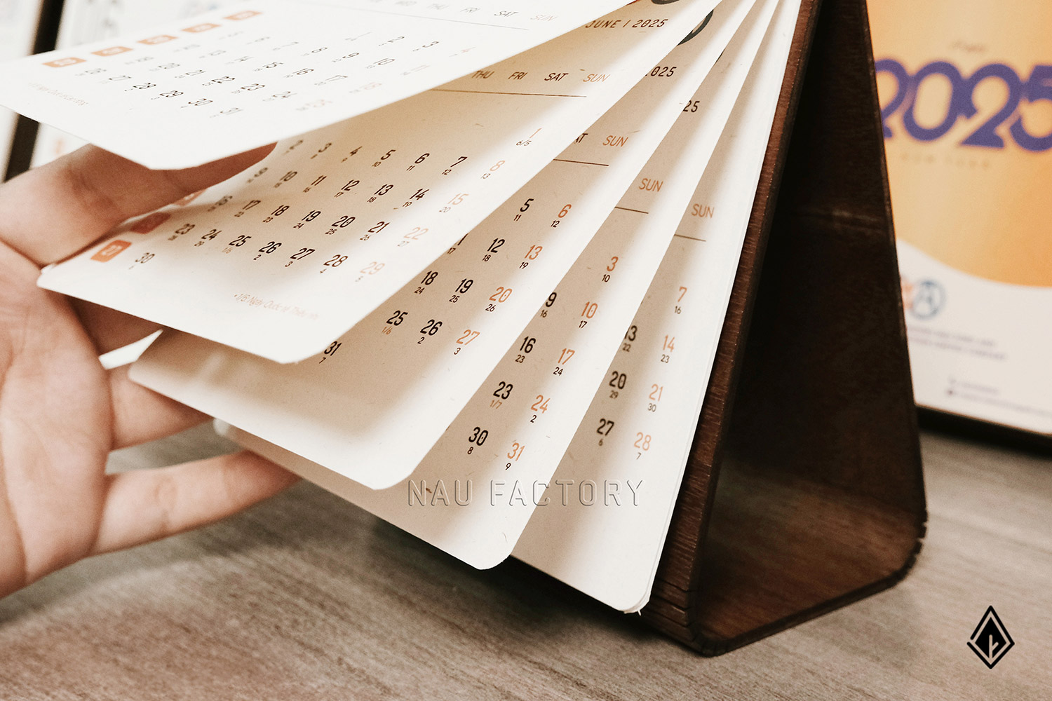 Lịch gỗ form đứng