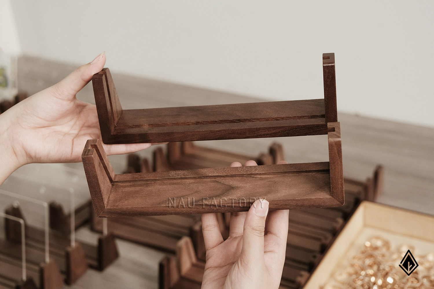 Lịch gỗ chữ U