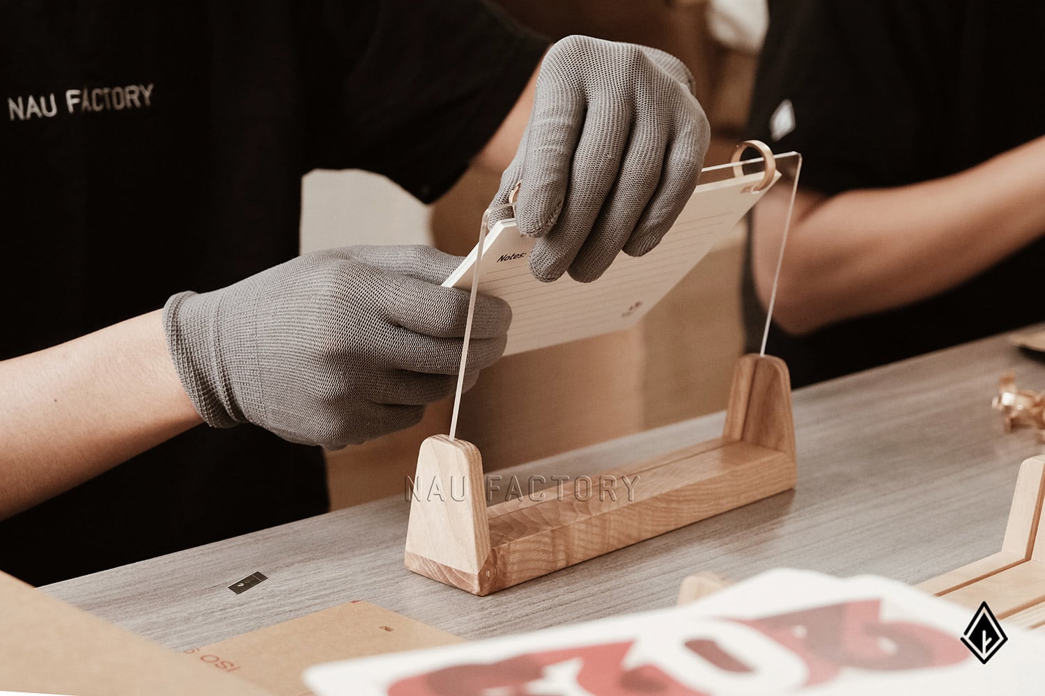 Lịch gỗ chữ U Maple