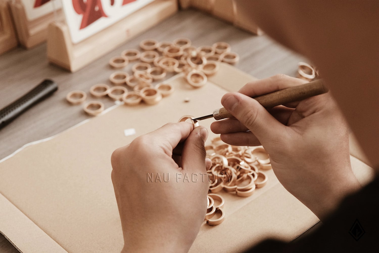 Lịch gỗ chữ U Maple