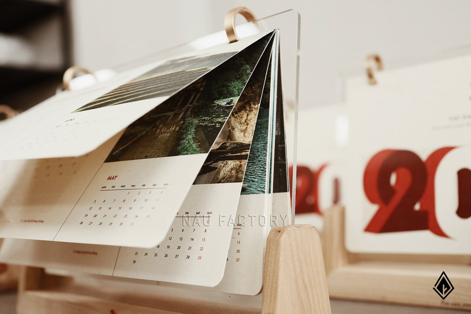 Lịch gỗ chữ U Maple