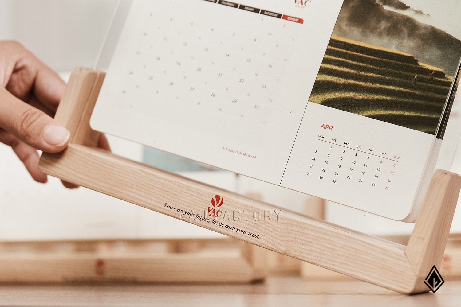 Lịch gỗ chữ U Maple