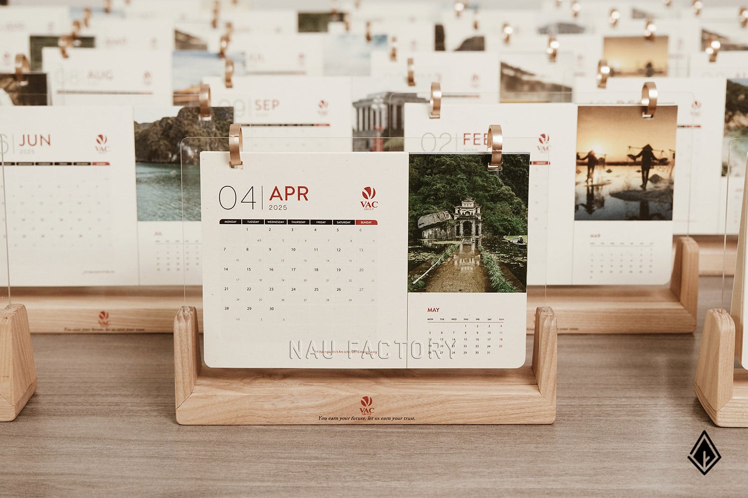 Lịch gỗ chữ U Maple