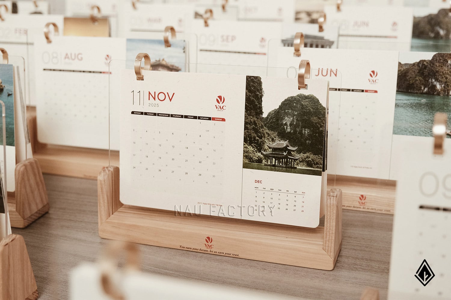 Lịch gỗ chữ U Maple