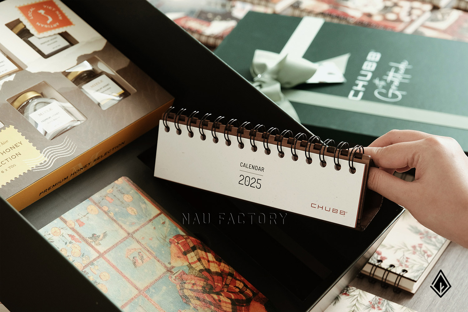 Lịch gỗ form ngang