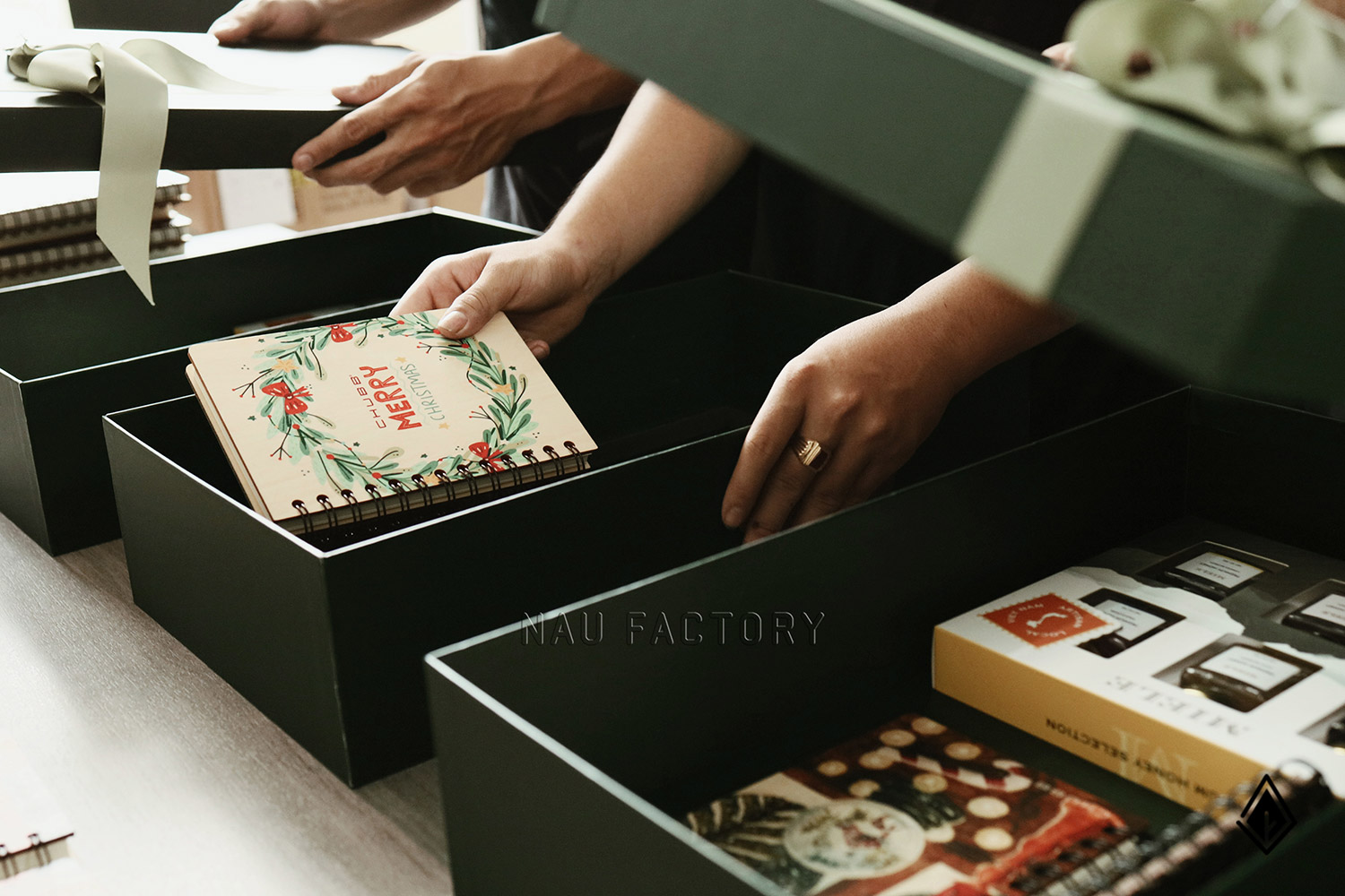 Lịch gỗ form ngang