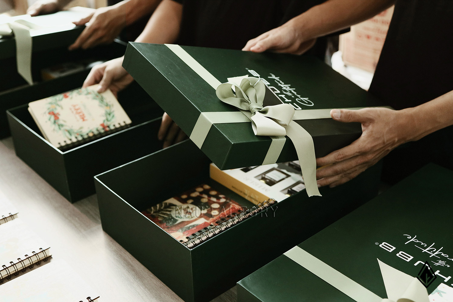 Lịch gỗ form ngang