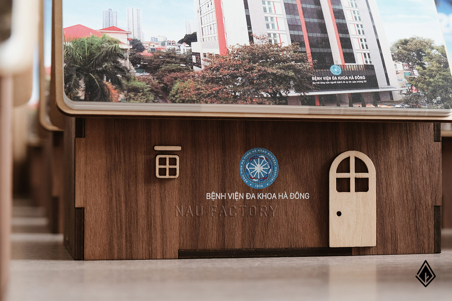 lịch gỗ ngôi nhà