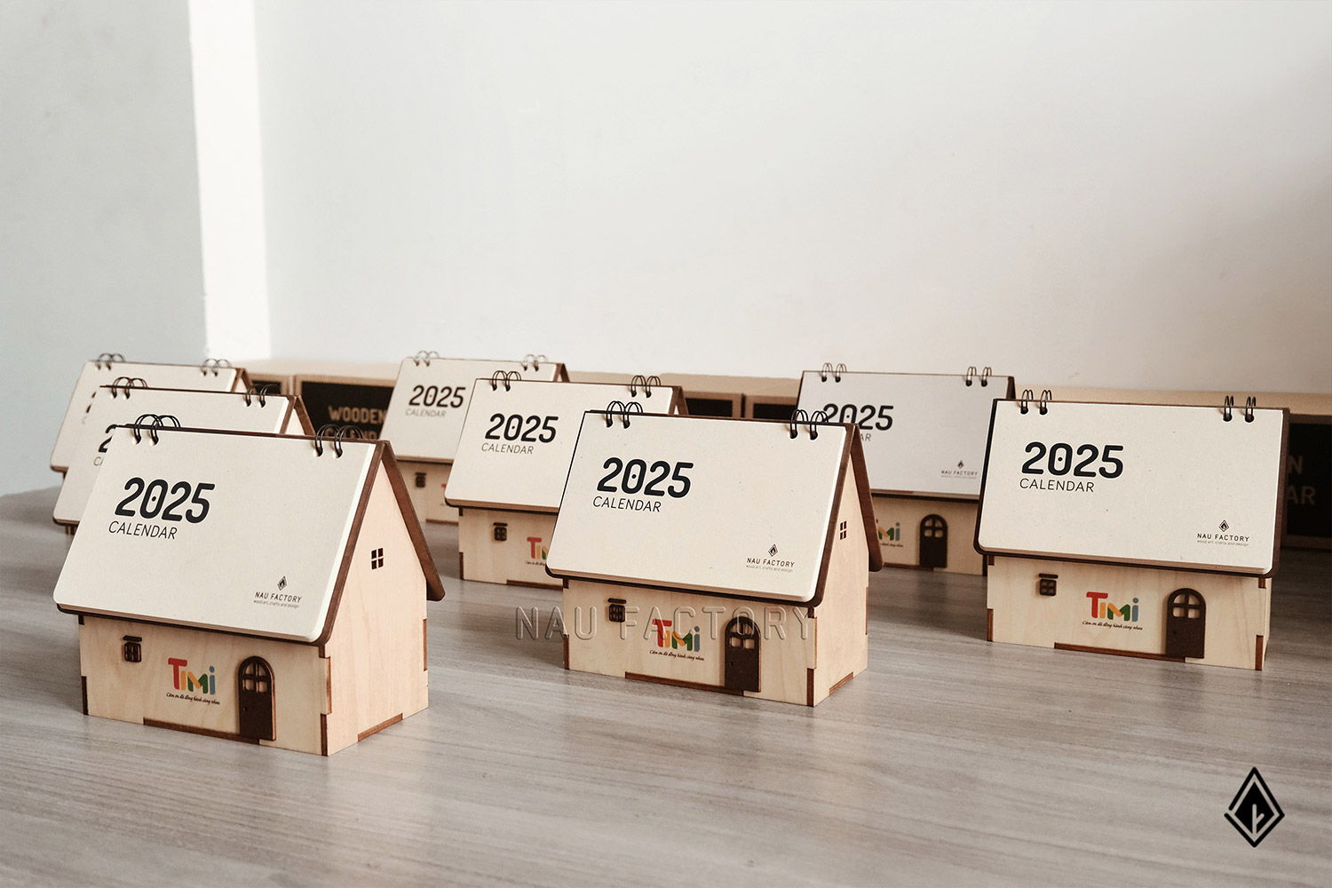 Lịch gỗ ngôi nhà