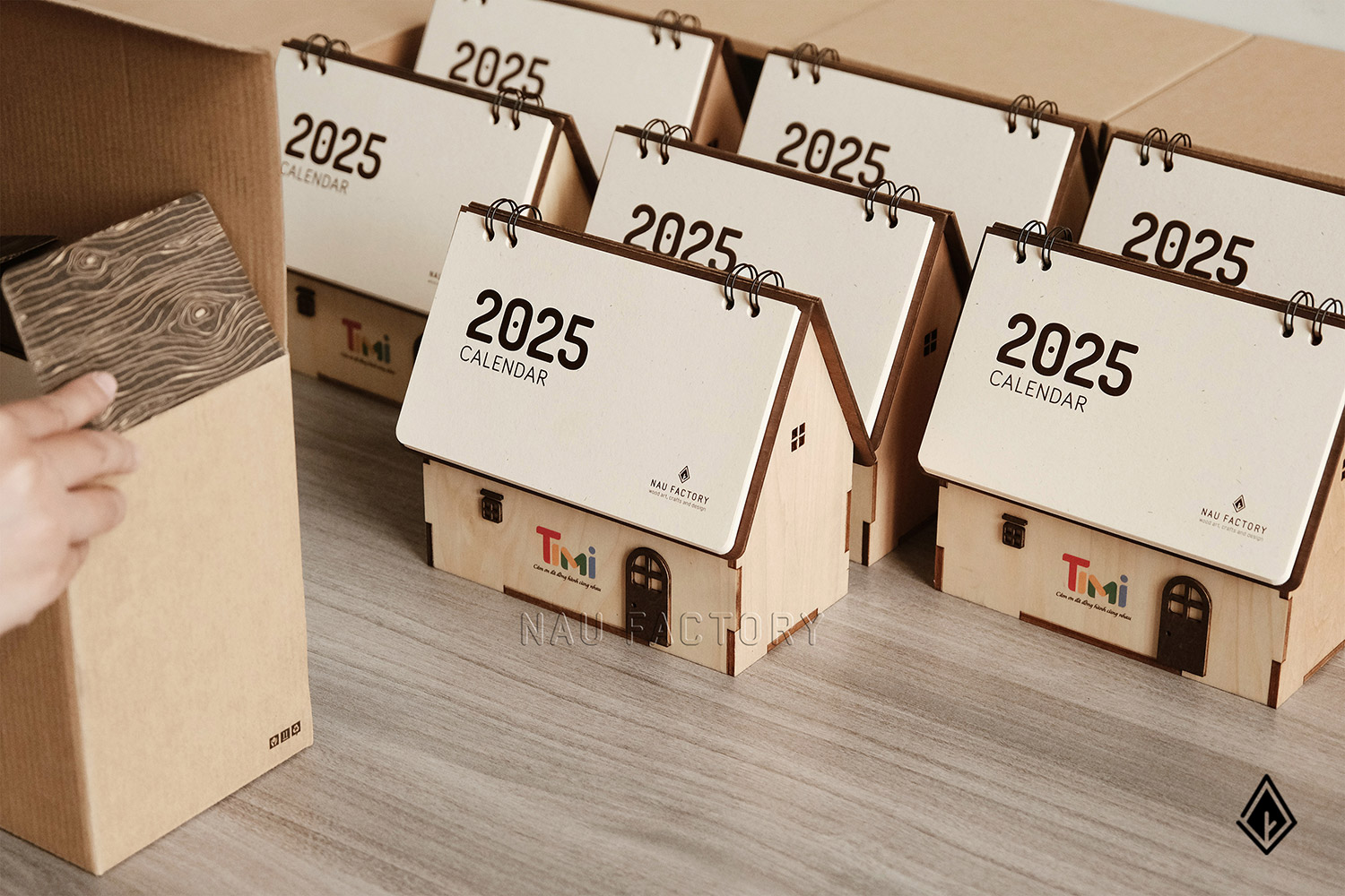 Lịch gỗ ngôi nhà