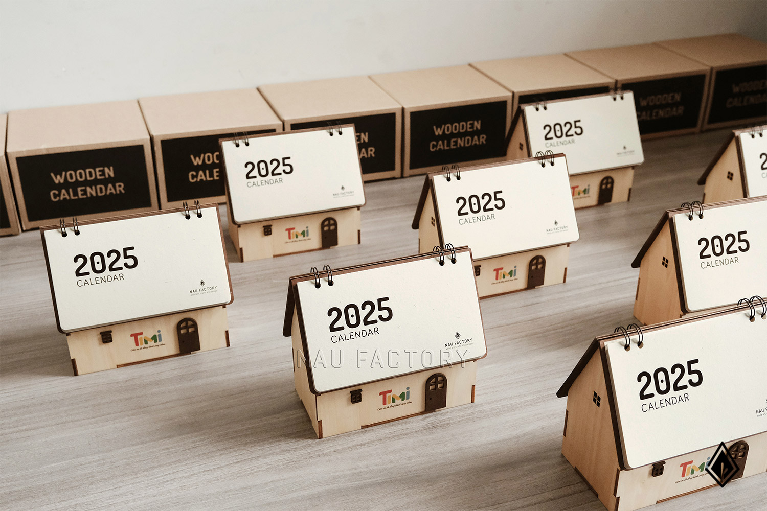 Lịch gỗ ngôi nhà