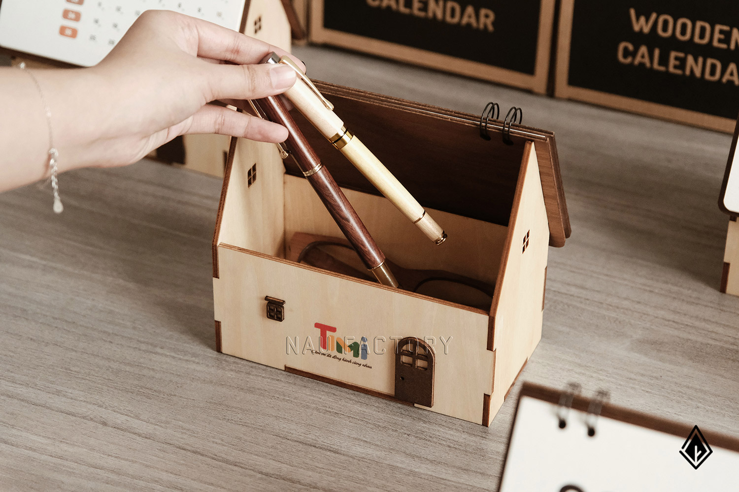 Lịch gỗ ngôi nhà