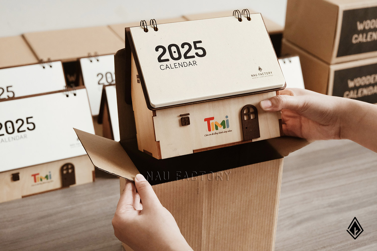 Lịch gỗ ngôi nhà