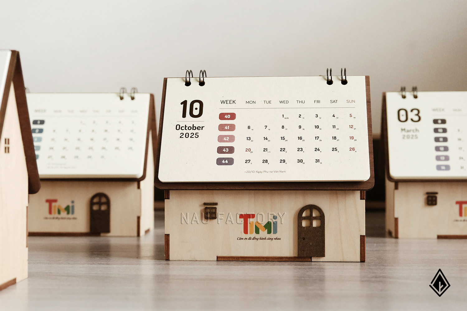 Lịch gỗ ngôi nhà