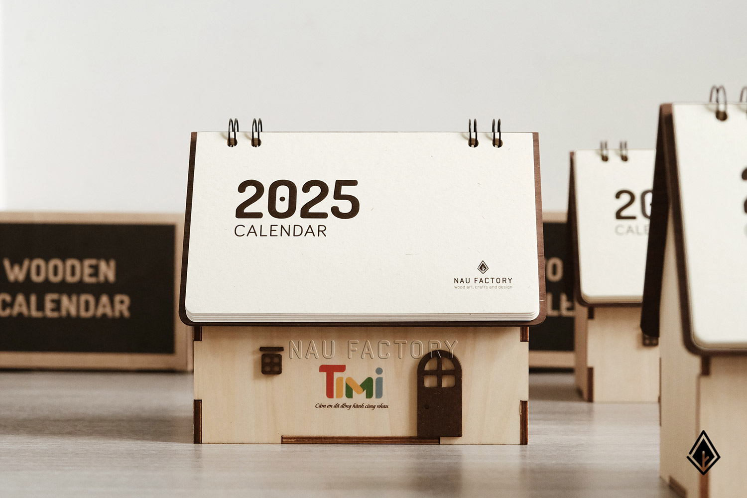 Lịch gỗ ngôi nhà