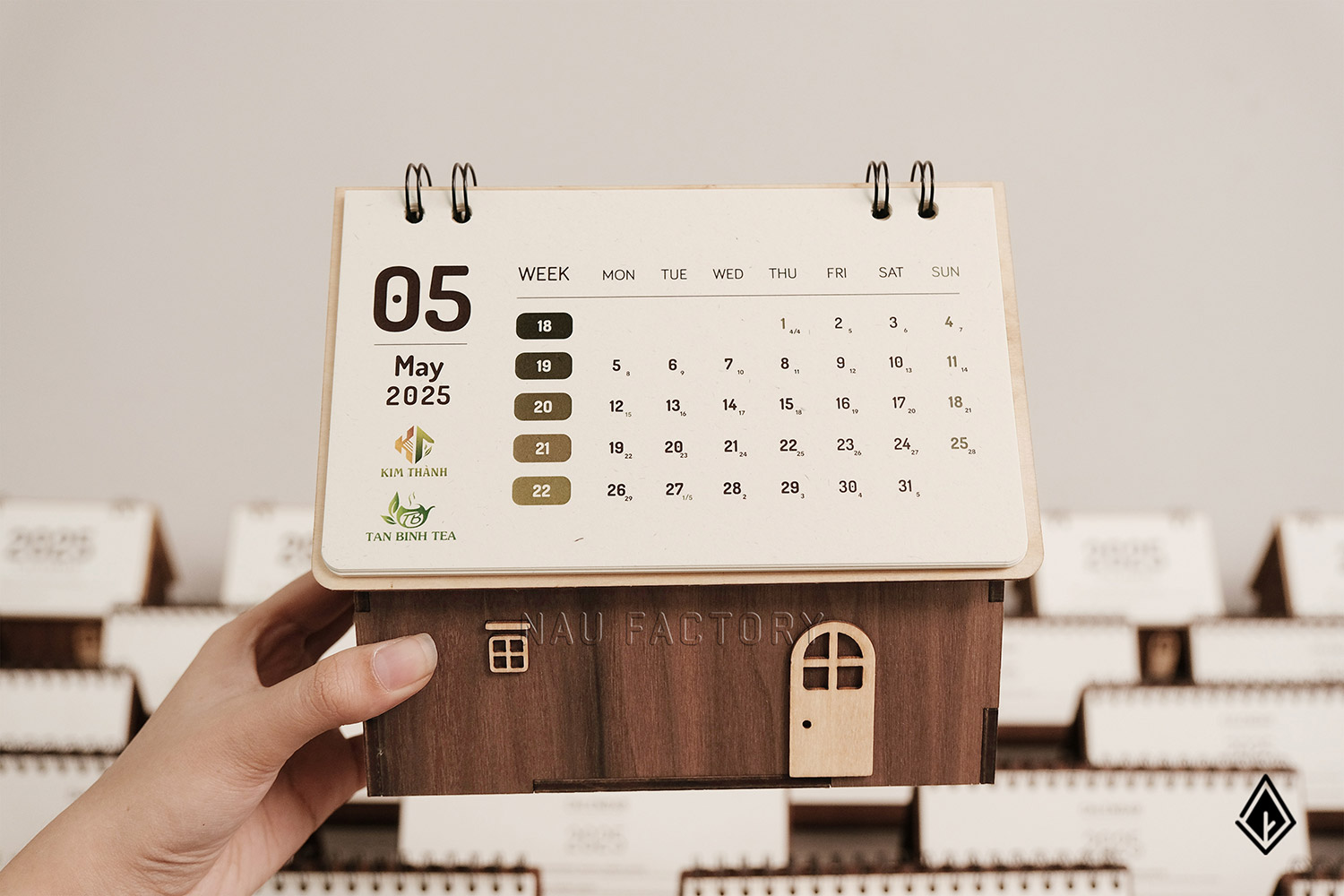 lịch gỗ ngôi nhà và lịch gỗ form ngang