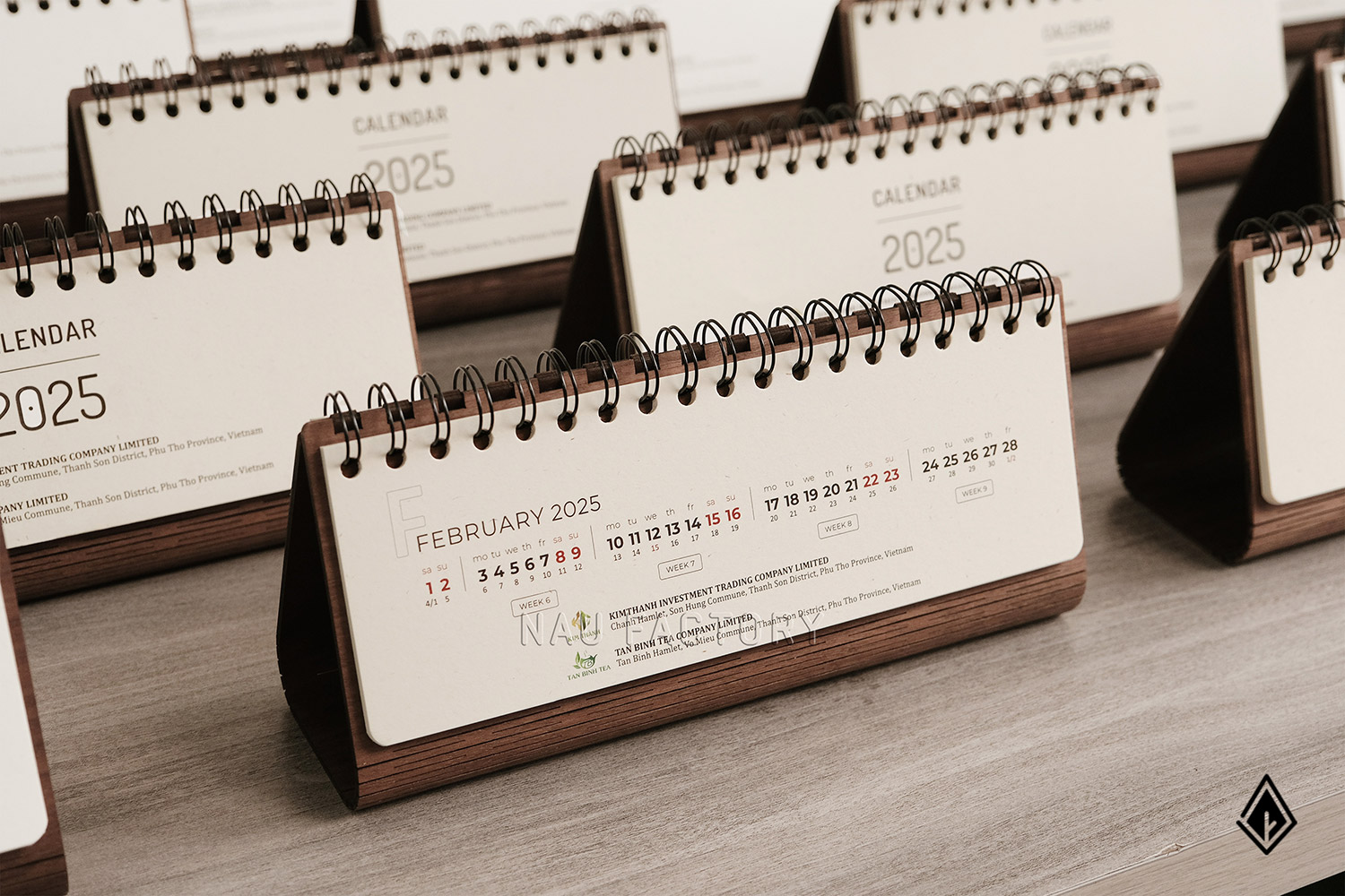 lịch gỗ ngôi nhà và lịch gỗ form ngang