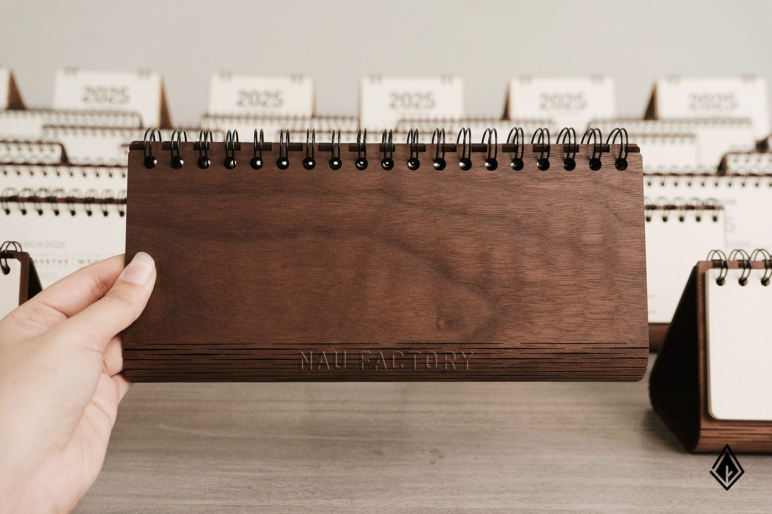 lịch gỗ ngôi nhà và lịch gỗ form ngang