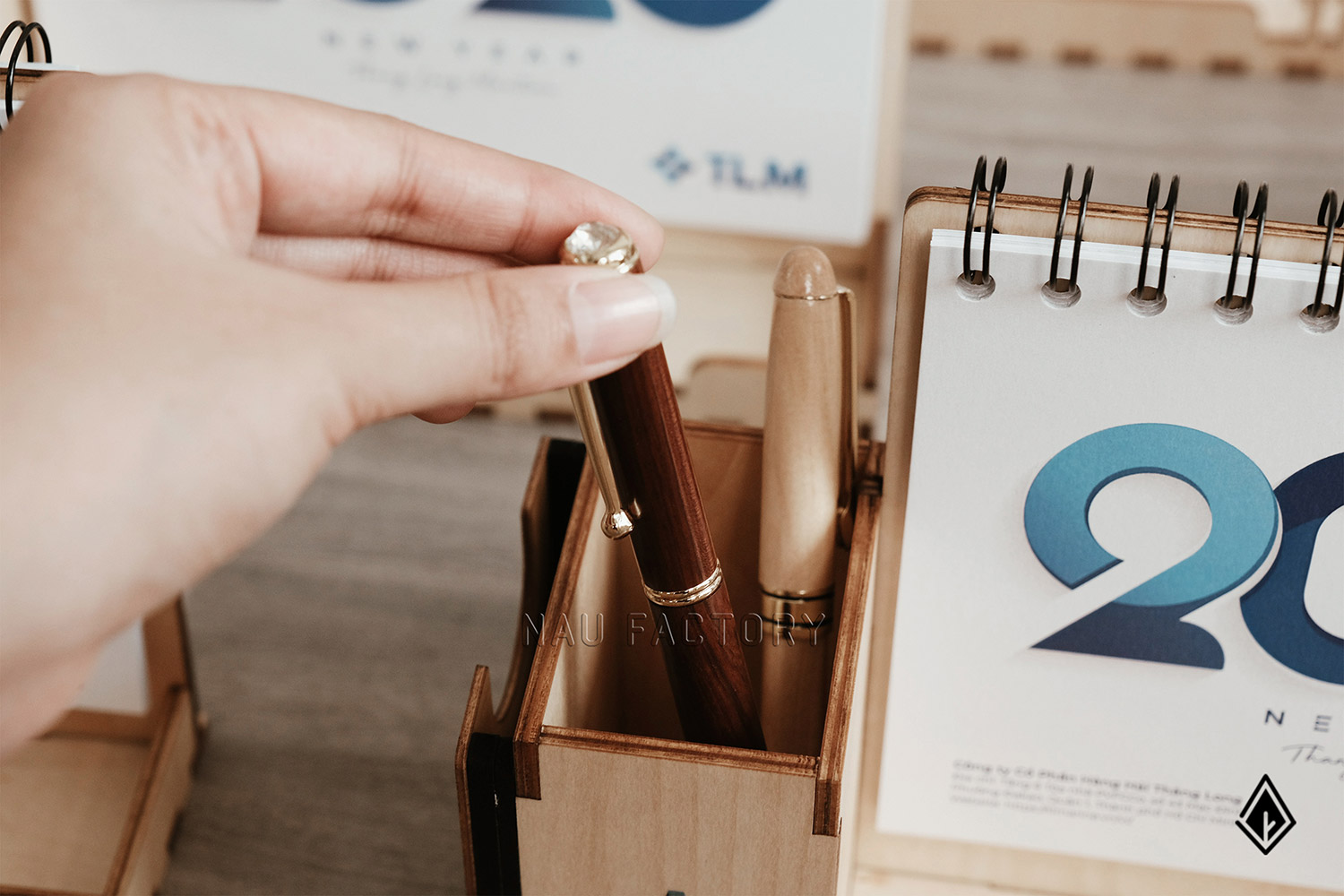 lịch gỗ maple đa năng