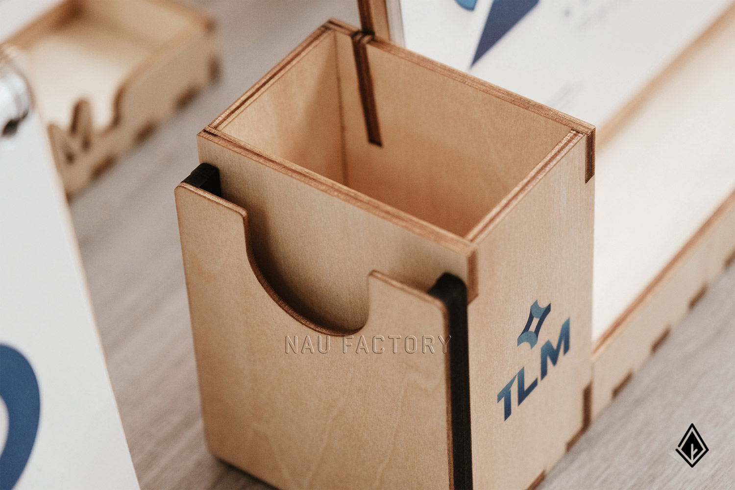 lịch gỗ maple đa năng