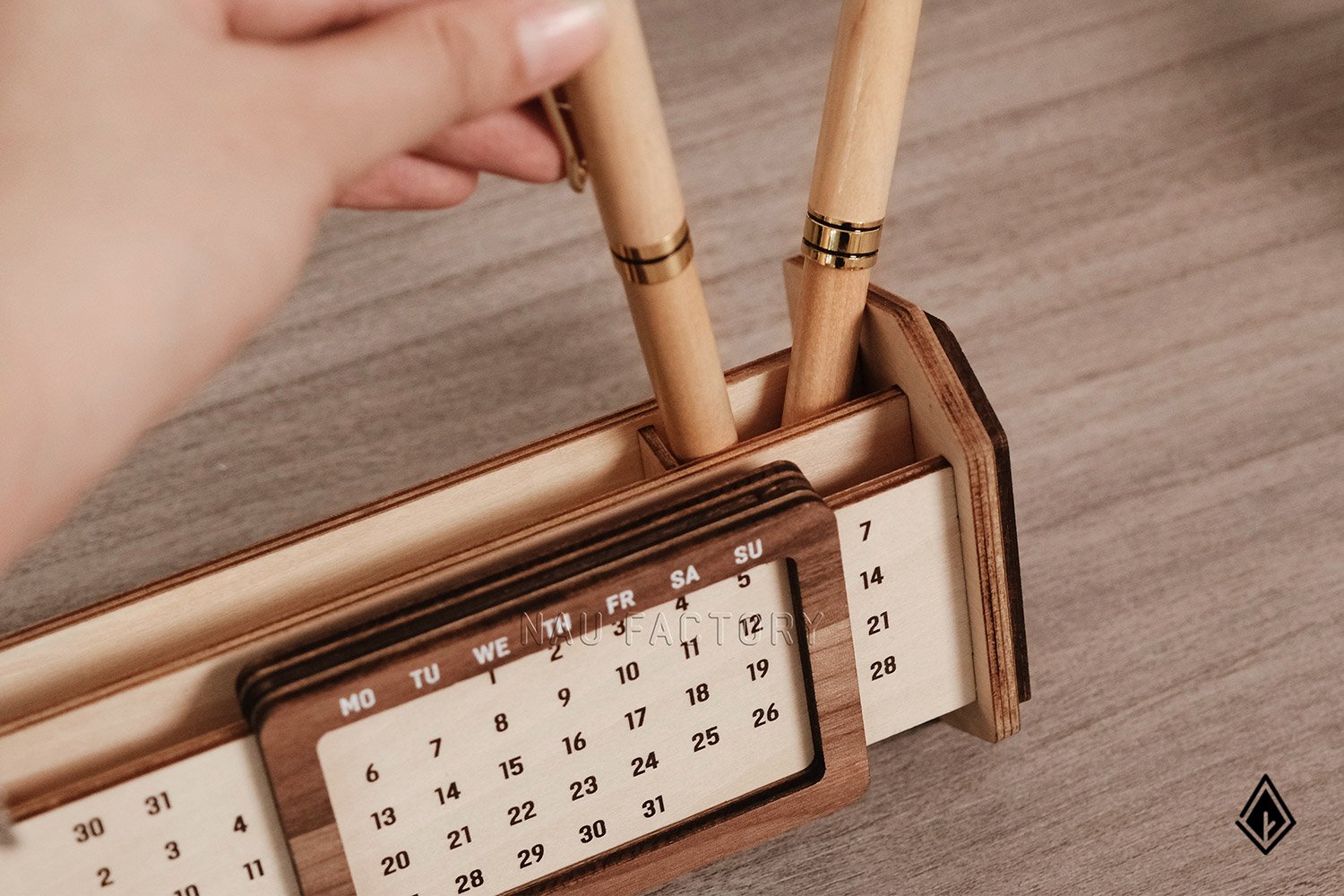 Lịch gỗ vạn niên form ngang