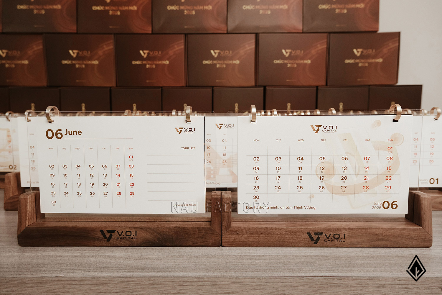 lịch gỗ chữ U thiết kế theo yêu cầu VOICAP