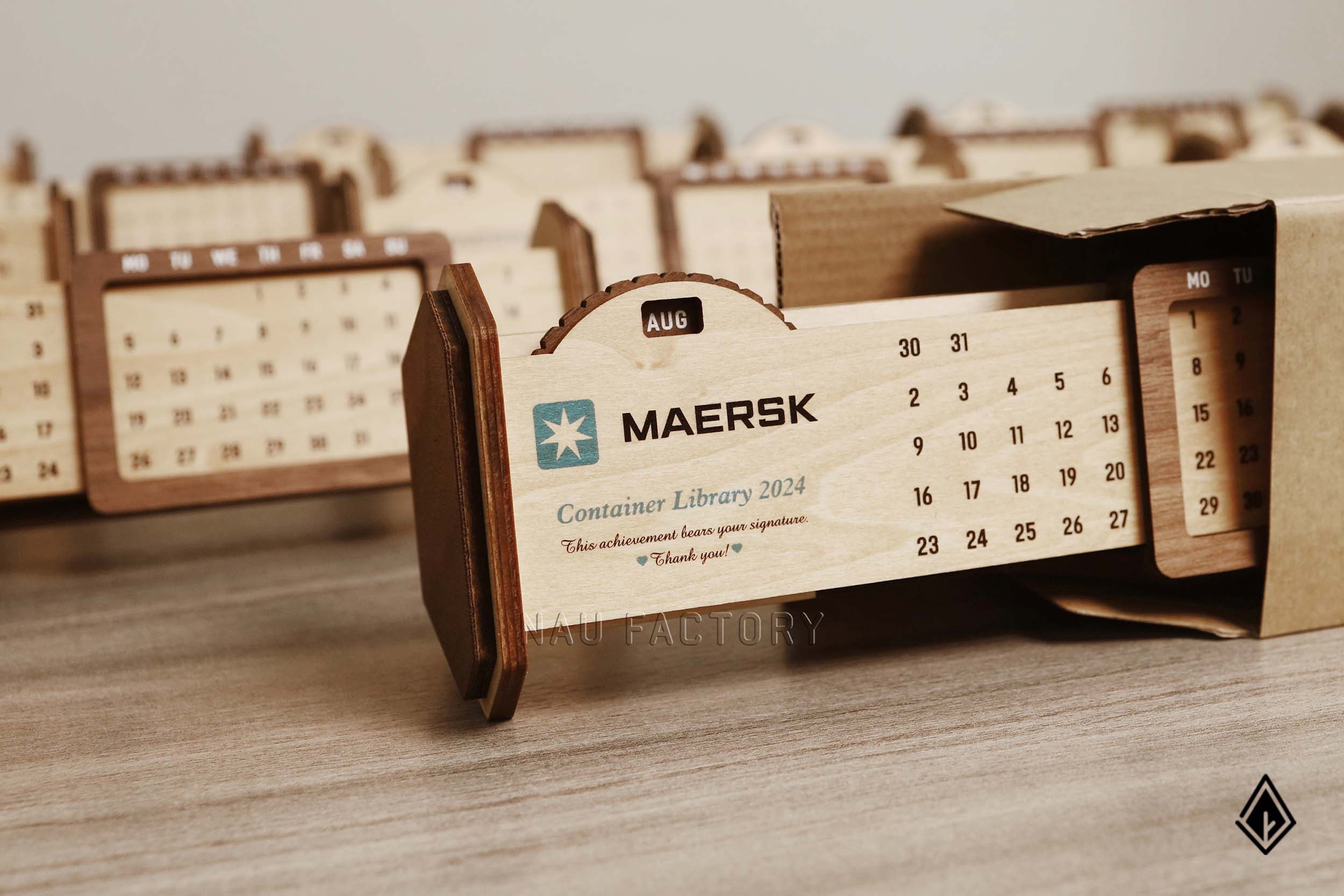 MAERSK tri ân người đồng hành tận tâm trên lịch gỗ vạn niên