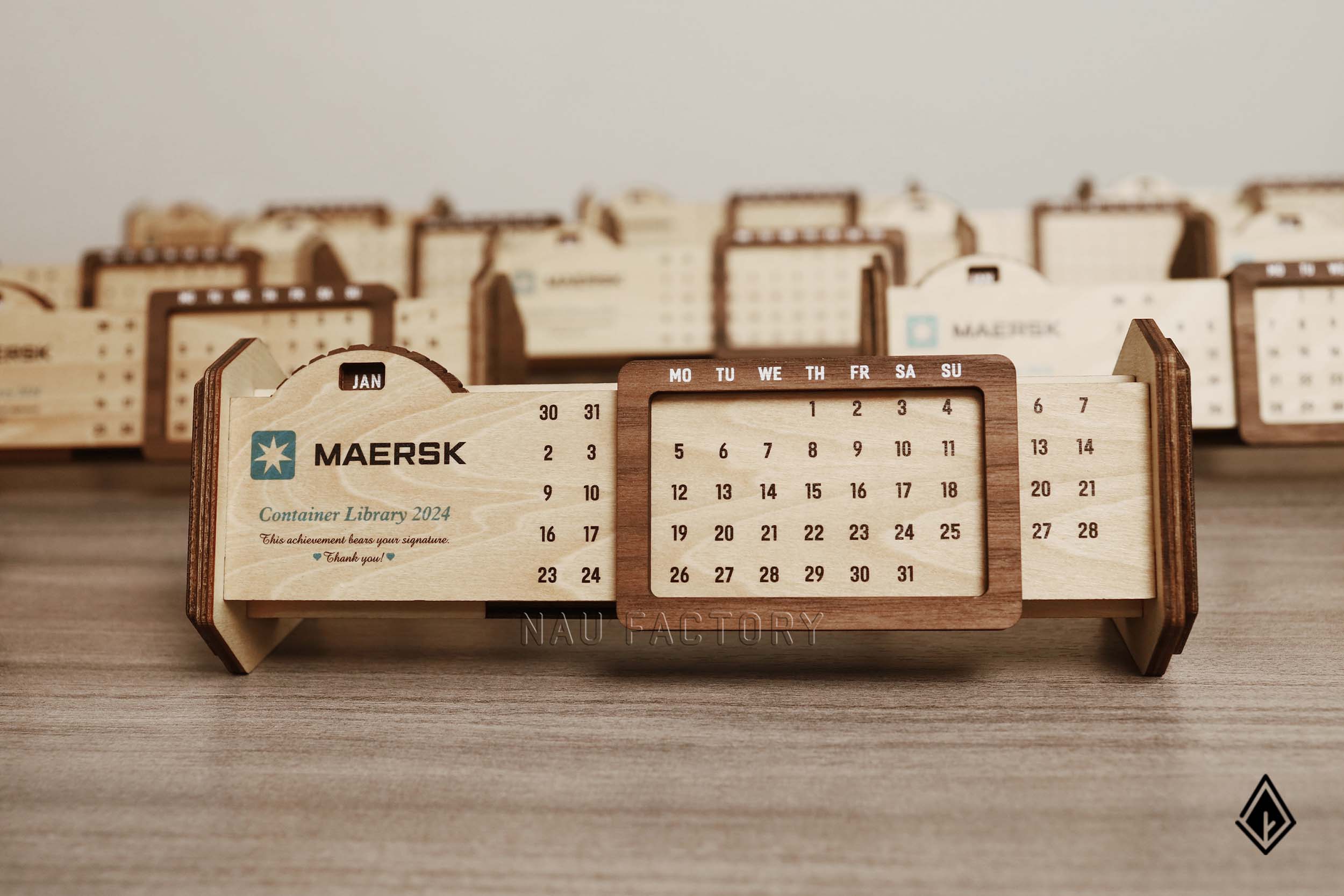 MAERSK tri ân người đồng hành tận tâm trên lịch gỗ vạn niên