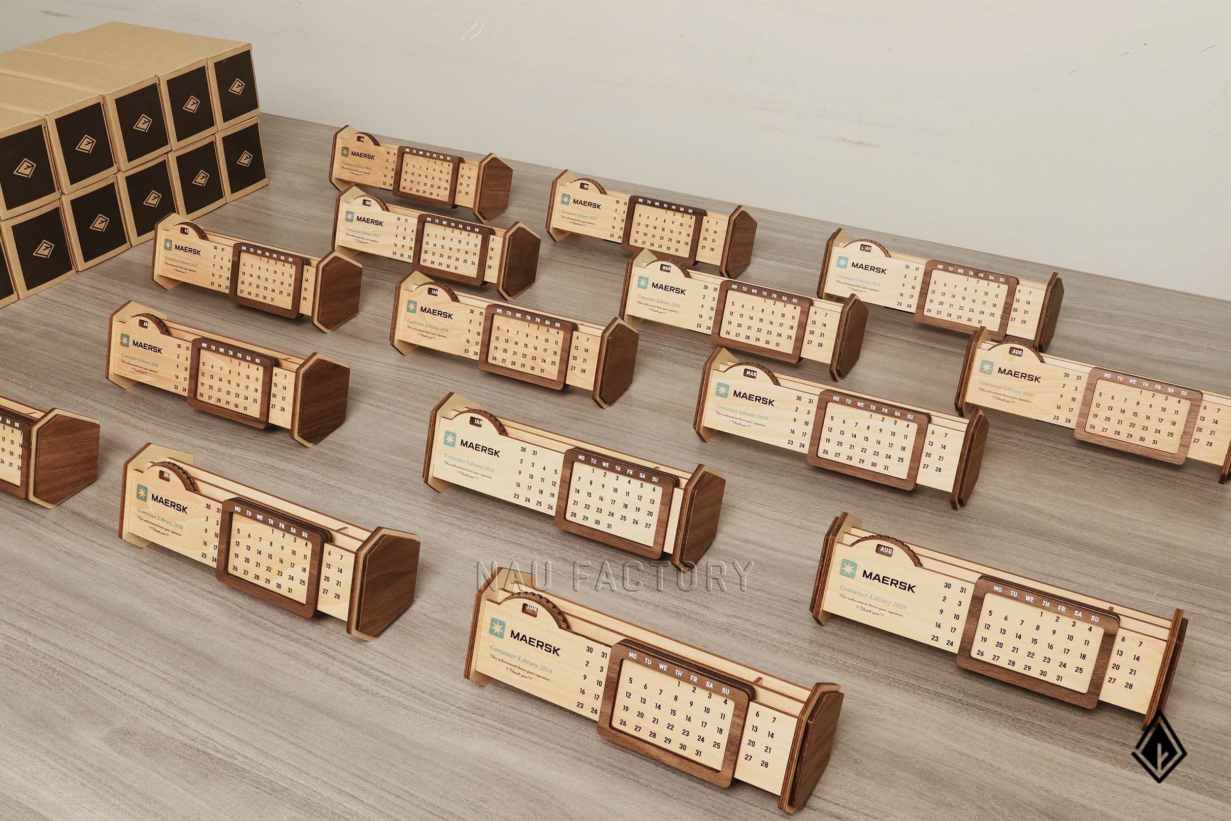 MAERSK tri ân người đồng hành tận tâm trên lịch gỗ vạn niên