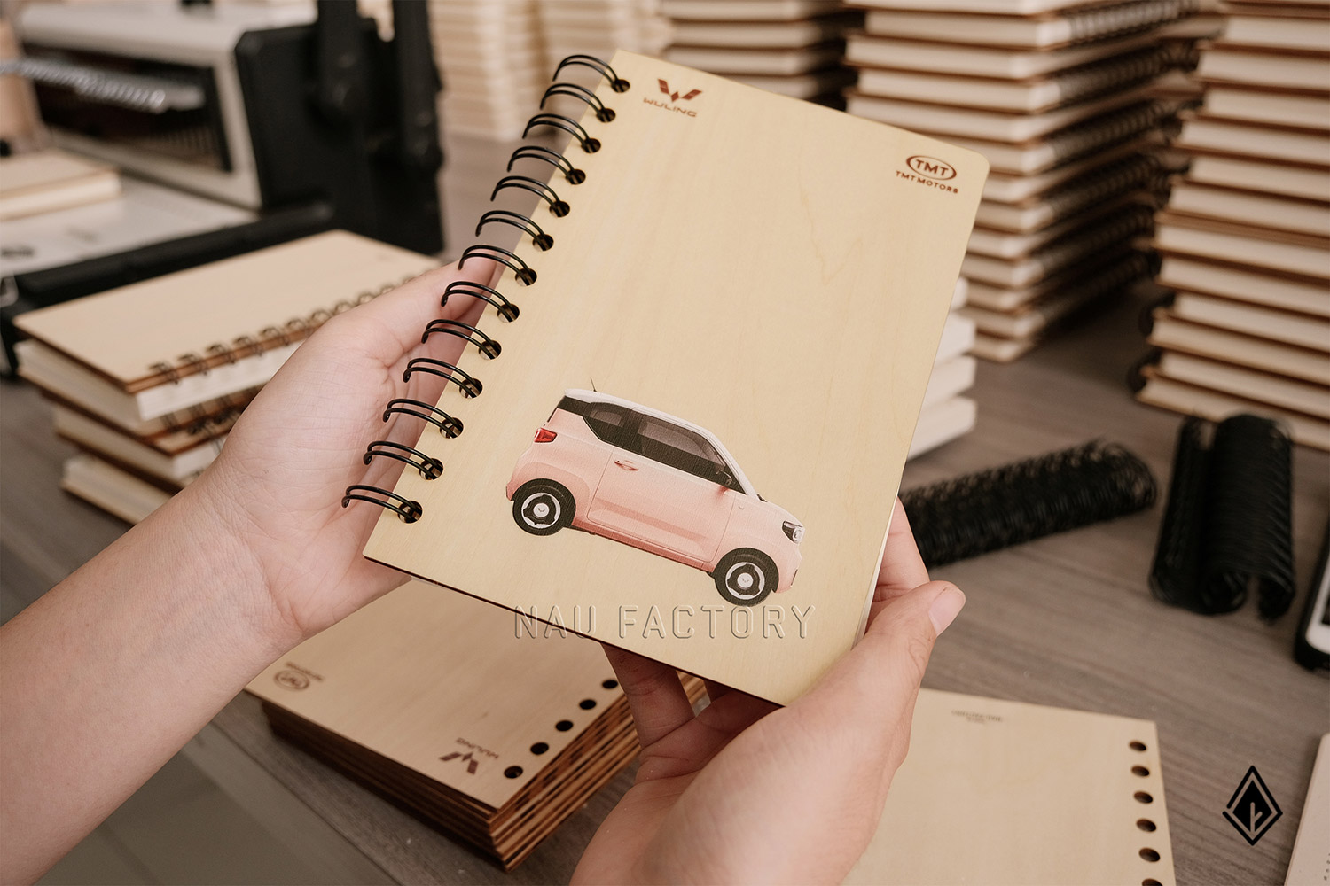 Set quà gỗ Maple - Ghi dấu phong cách và đẳng cấp của TMT Motors