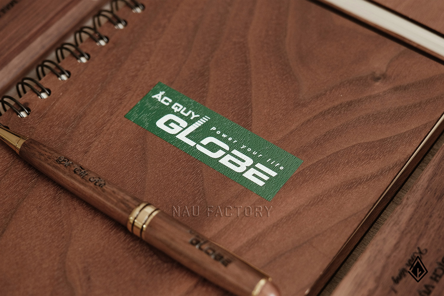 Set sổ, bút và hộp bút gỗ