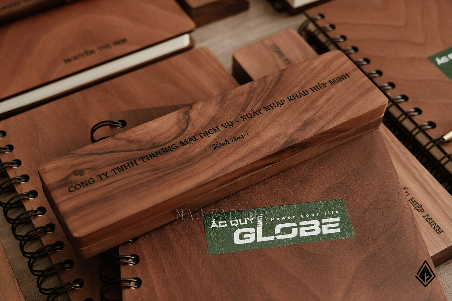 Set sổ, bút và hộp bút gỗ