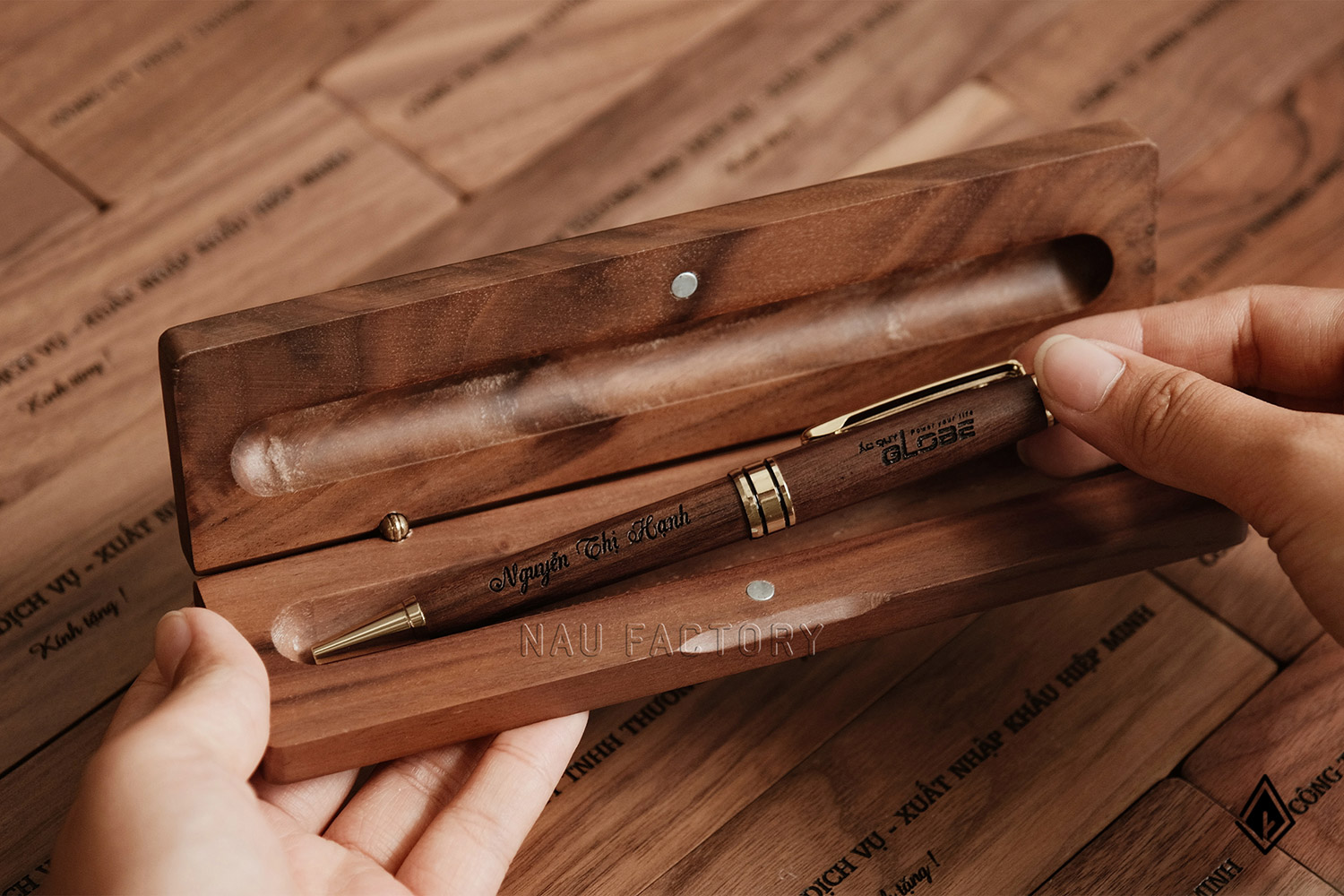 Set sổ, bút và hộp bút gỗ