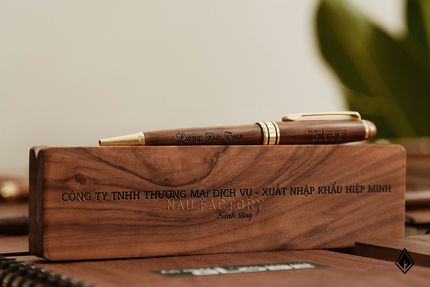 Set sổ, bút và hộp bút gỗ