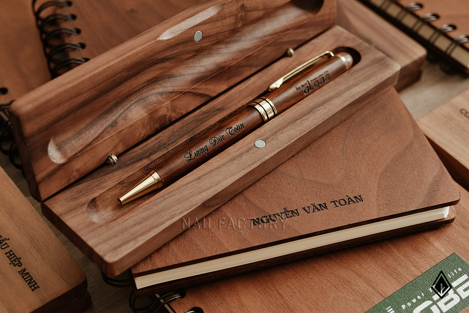 Set sổ, bút và hộp bút gỗ