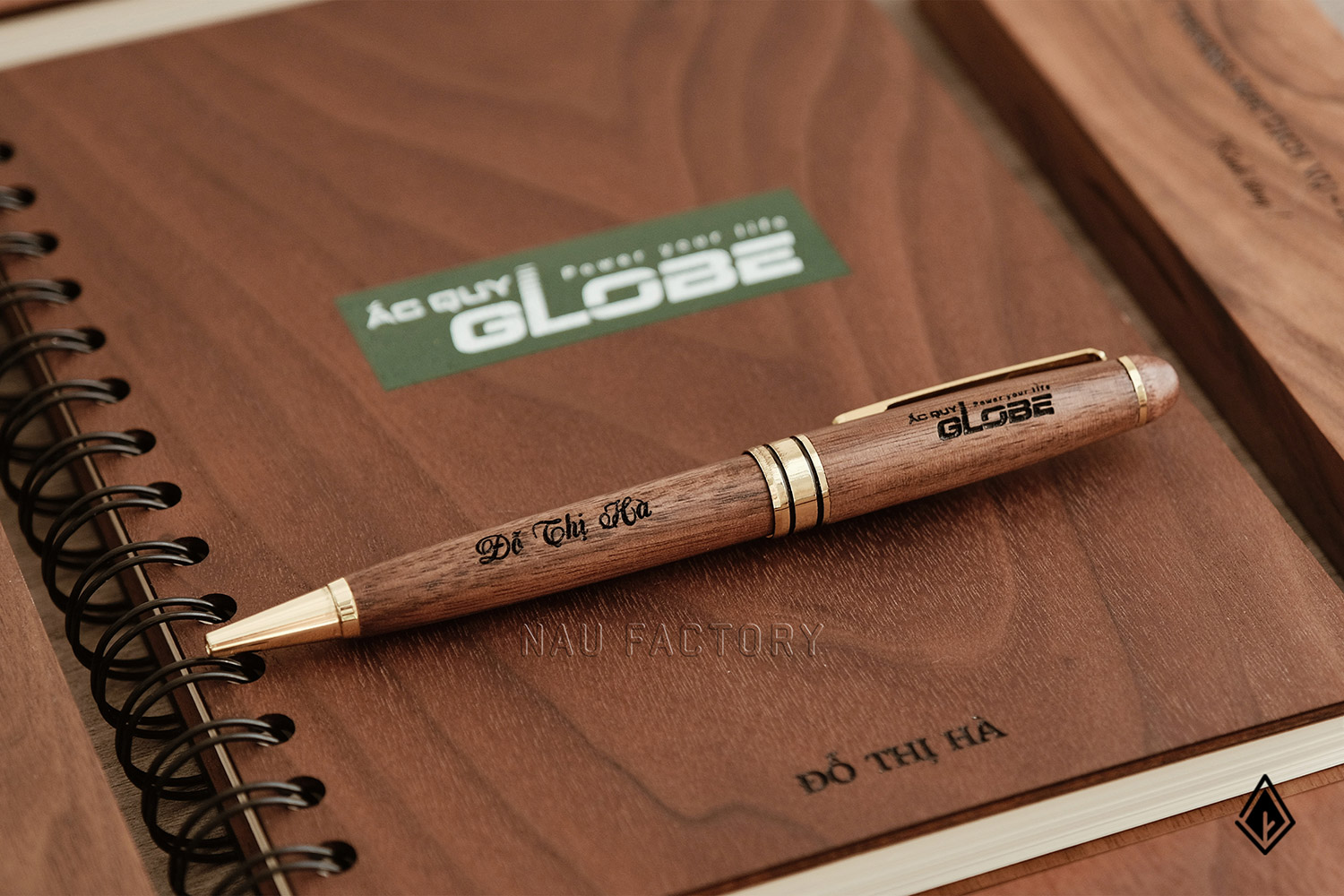 Set sổ, bút và hộp bút gỗ