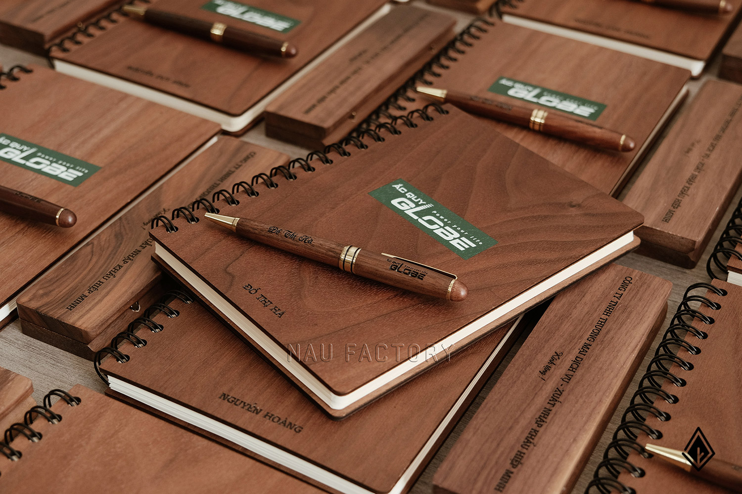 Set sổ, bút và hộp bút gỗ