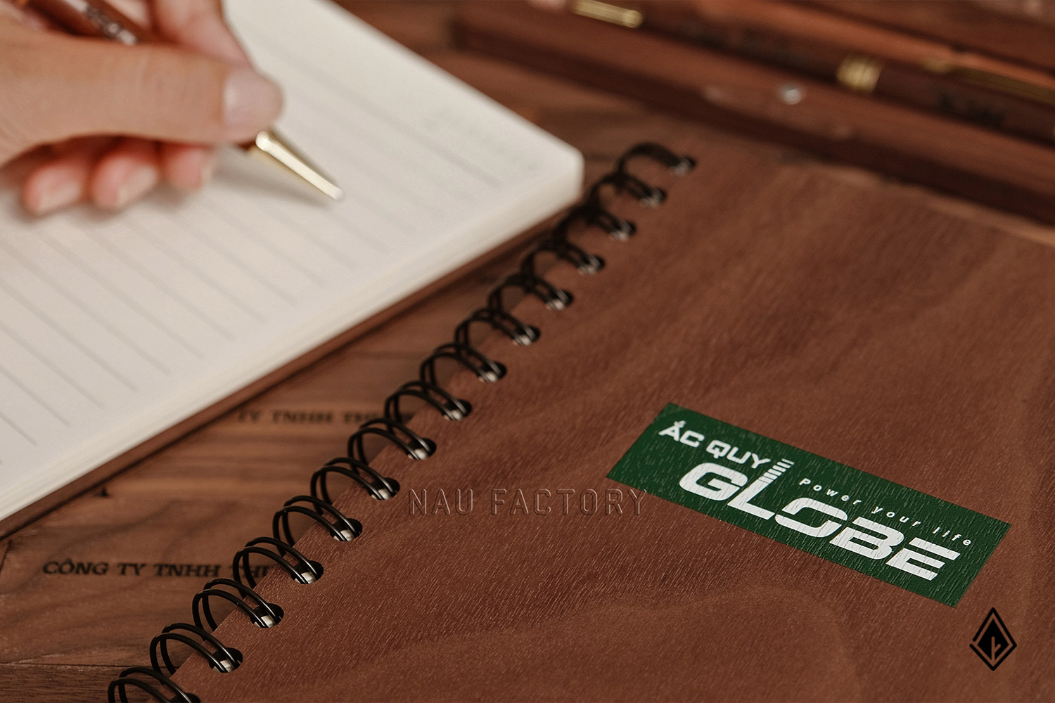 Set sổ, bút và hộp bút gỗ