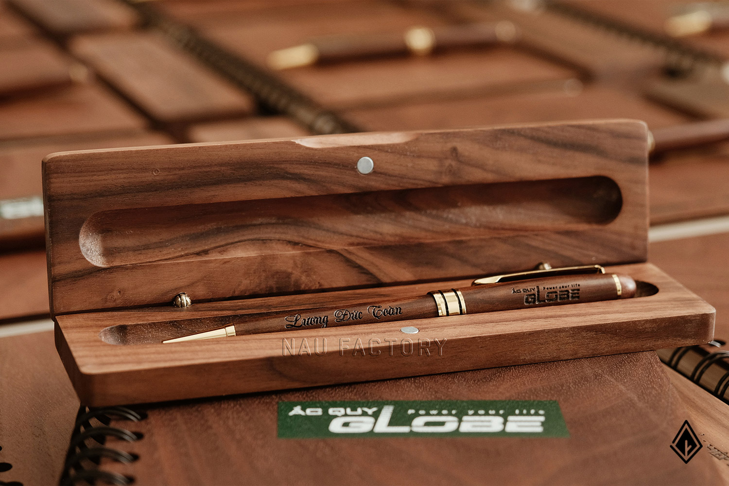 Set sổ, bút và hộp bút gỗ