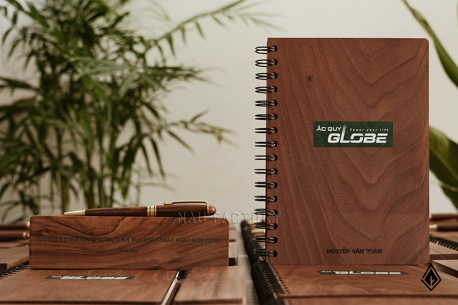 Set sổ, bút và hộp bút gỗ