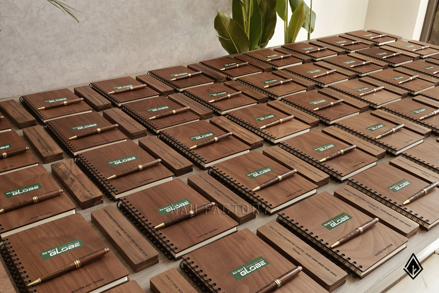 Set sổ, bút và hộp bút gỗ