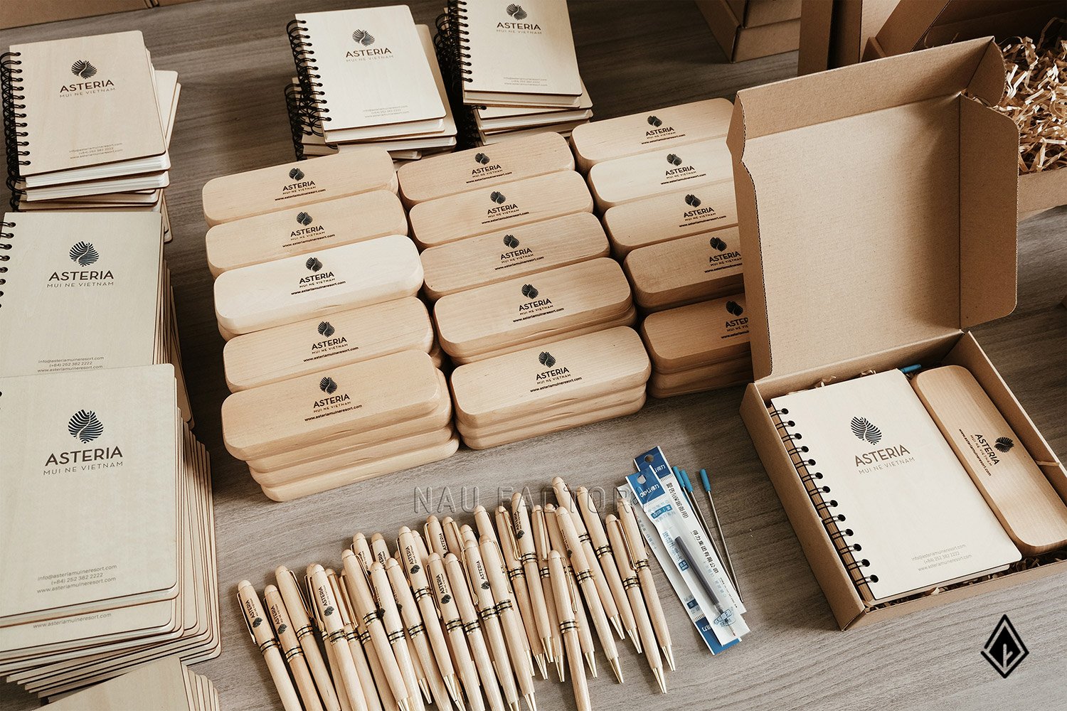 Set sổ, bút và hộp bút gỗ