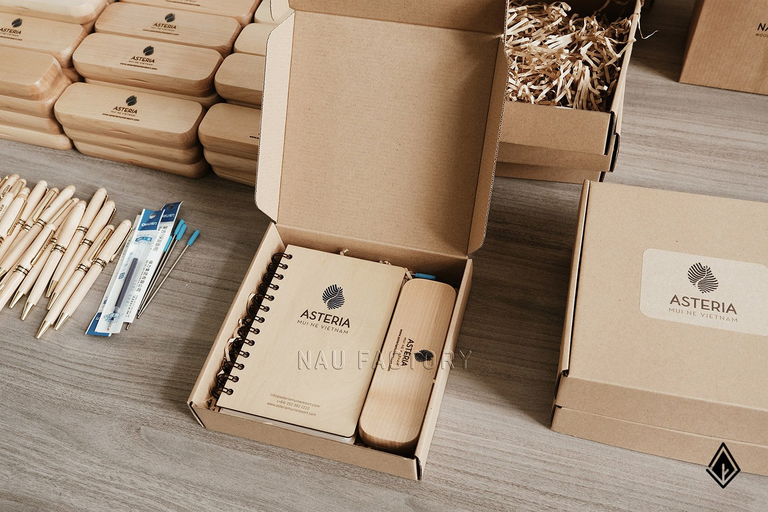 Set sổ, bút và hộp bút gỗ
